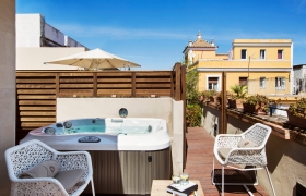 Deluxe mit Terrasse und Jacuzzi